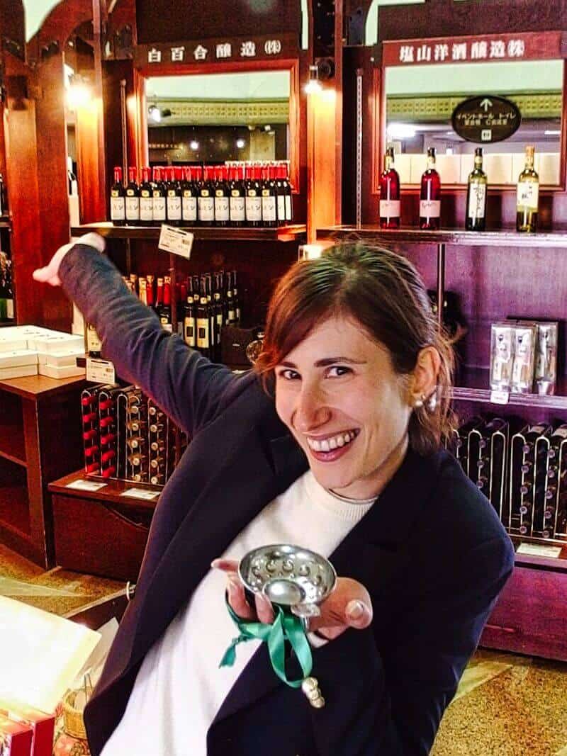 Guests can enjoy a wine tasting session at a Yamanashi winery.